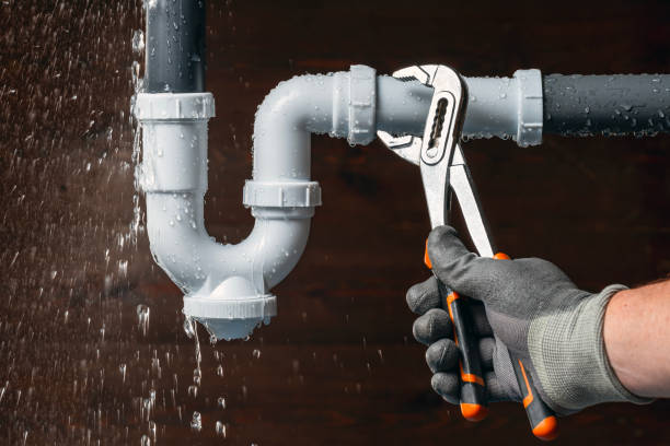Professional Gas Line Repair technician working in La Marque, TX